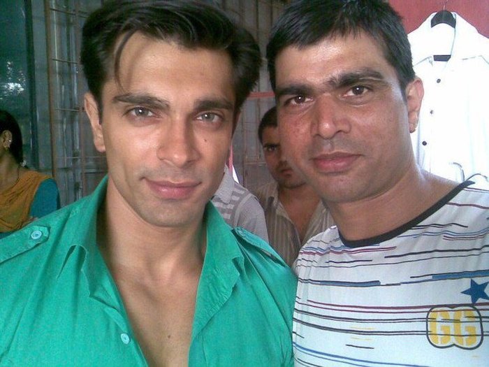 190519_181566931890139_176594099054089_415892_4093496_n - Karan Singh Grover from the sets of Dill Mill Gaye Part 1