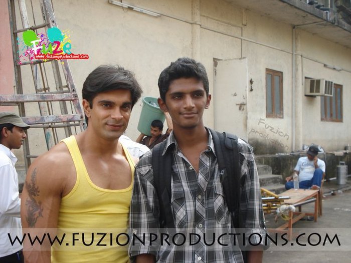196480_181566405223525_176594099054089_415852_6362829_n - Karan Singh Grover from the sets of Dill Mill Gaye Part 1