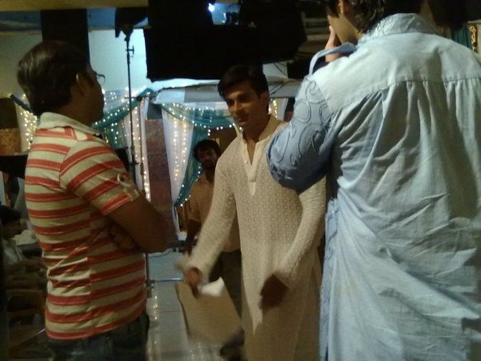 197320_181566208556878_176594099054089_415838_7903446_n - Karan Singh Grover from the sets of Dill Mill Gaye Part 1