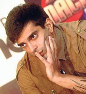 199048_181565951890237_176594099054089_415822_626616_n - Karan Singh Grover from the sets of Dill Mill Gaye Part 1