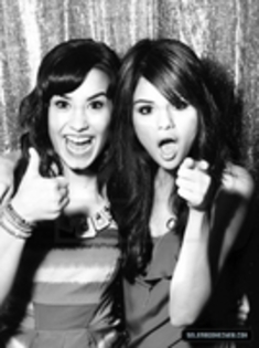 11635530_CGOSTDIJS - Demi Lovato si Selena Gomez