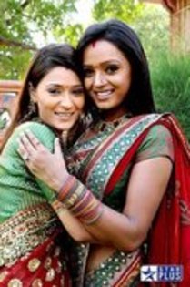 33272942_ISAHTRYAR - Sara Khan