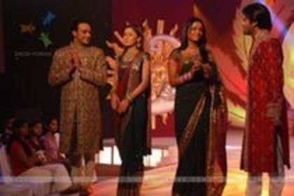 32525117_PYITXDIQS - Sara Khan