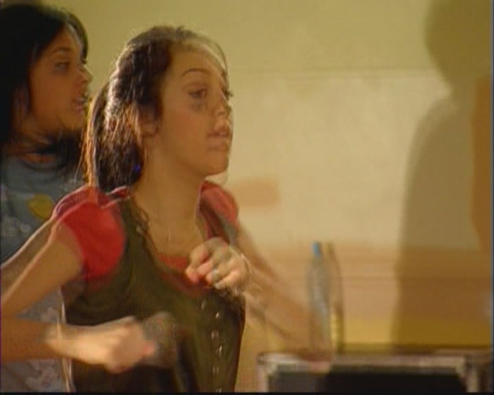 KMP-DVD[(006111)00-02-16] - 0-0  High School Musical 2 Sneak Peak Hannah Montana Rockstar Music Video