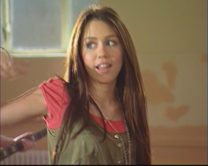 KMP-DVD[(006256)00-02-22] - 0-0  High School Musical 2 Sneak Peak Hannah Montana Rockstar Music Video