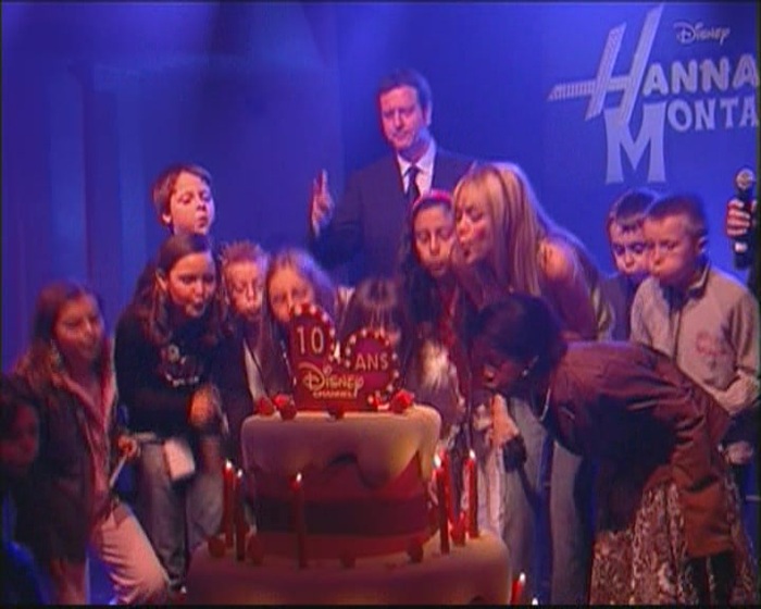 KMP-DVD[(006367)00-02-26] - 0-0  High School Musical 2 Sneak Peak Hannah Montana Rockstar Music Video