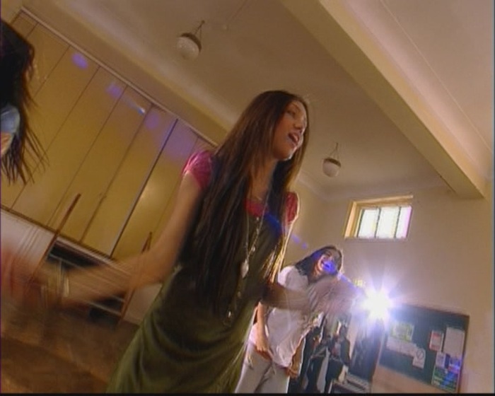 KMP-DVD[(006892)00-02-47] - 0-0  High School Musical 2 Sneak Peak Hannah Montana Rockstar Music Video