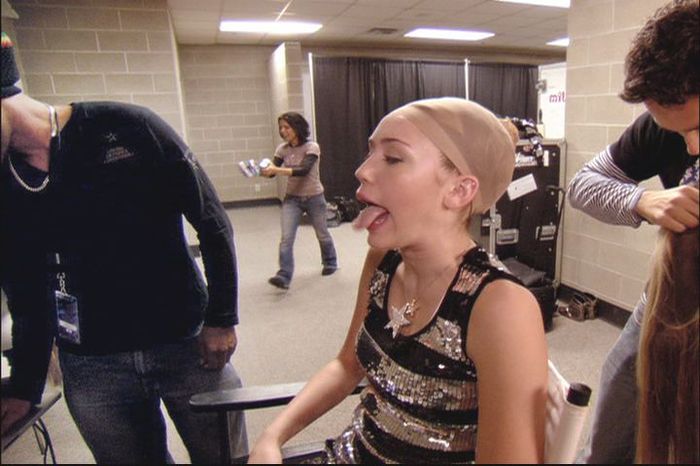 004 - 0-0  Hannah Montana- Miley Cyrus Best of Both Worlds Concert Tour DVD Screencaps