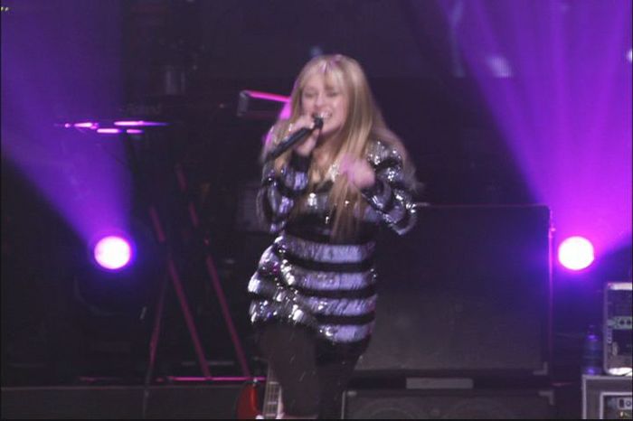 010 - 0-0  Hannah Montana- Miley Cyrus Best of Both Worlds Concert Tour DVD Screencaps