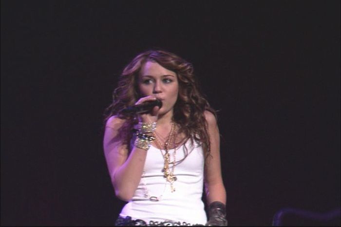 146 - 0-0  Hannah Montana- Miley Cyrus Best of Both Worlds Concert Tour DVD Screencaps
