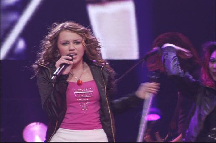 201 - 0-0  Hannah Montana- Miley Cyrus Best of Both Worlds Concert Tour DVD Screencaps