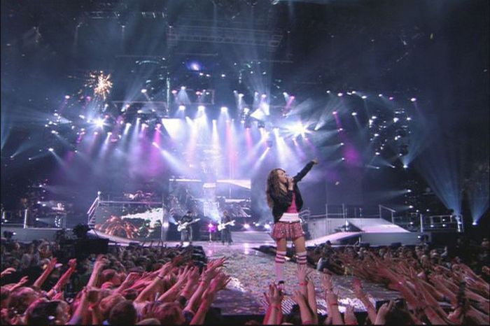 218 - 0-0  Hannah Montana- Miley Cyrus Best of Both Worlds Concert Tour DVD Screencaps