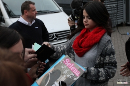 normal_013 - APRIL 6TH - Leaving MTV Studios in London