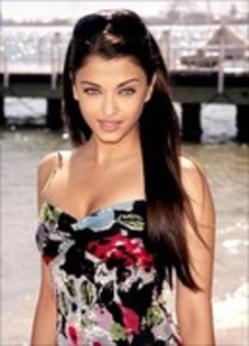 CVFGRQAUYSEEUXCXASQ - Aishwarya Rai