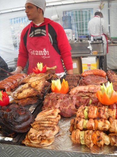 bucuros de oaspeti - FESTIVALUL MINORITATILOR 2011