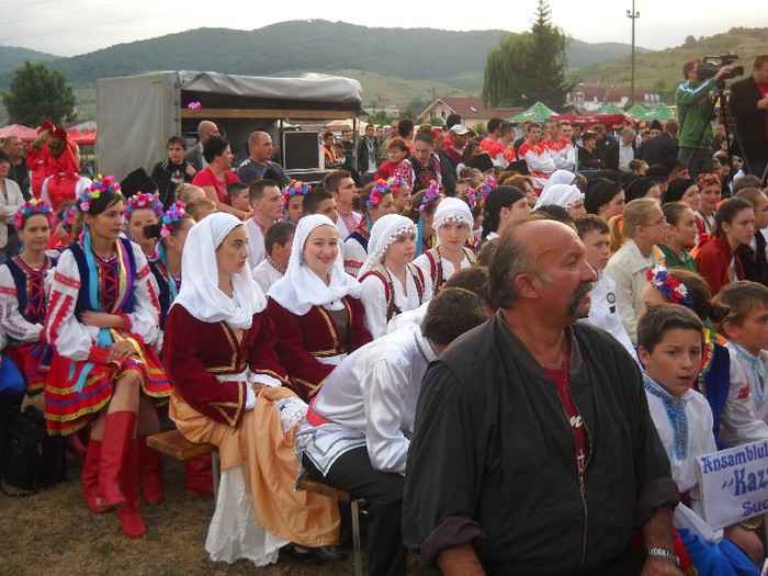 Este sau nu minoritati???????? - FESTIVALUL MINORITATILOR 2011