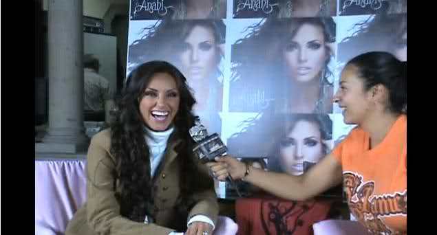 wtta84 - 00 Entrevista de Anahi para Cafe y Cabaret