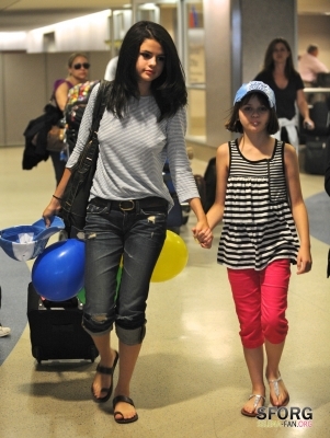 normal_002 - JULY 22ND - Arriving to LAX Airport with Joey King