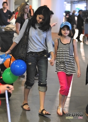 normal_005 - JULY 22ND - Arriving to LAX Airport with Joey King