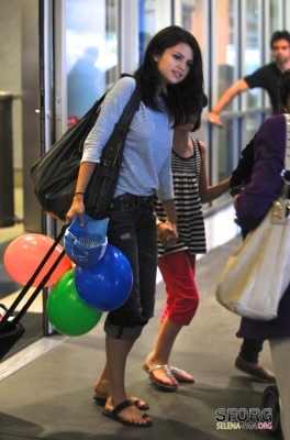 normal_006 - JULY 22ND - Arriving to LAX Airport with Joey King