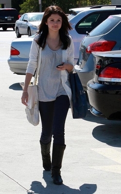 normal_selenafan03 - Out in Toluca Lake