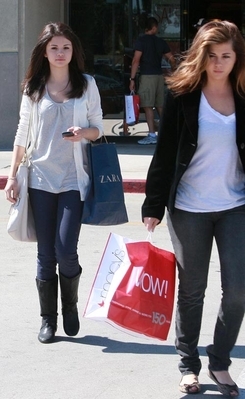 normal_selenafan07 - Out in Toluca Lake