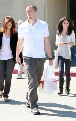 normal_selenafan08 - Out in Toluca Lake