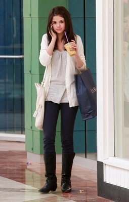 normal_selenafan015 - Out in Toluca Lake