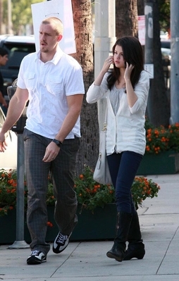 normal_selenafan024 - Out in Toluca Lake