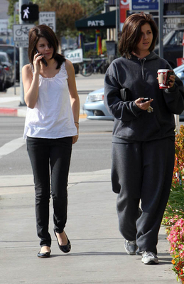normal_selenafan04 - Out and About with her Mom