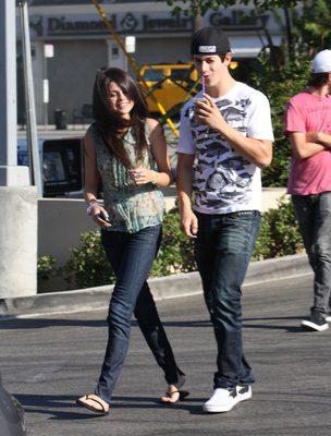 normal_selenafan02 - Shopping at a mall in Studio City