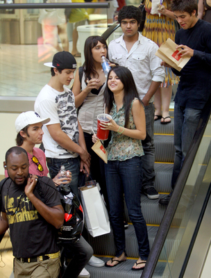 normal_selenafan05 - Shopping at a mall in Studio City