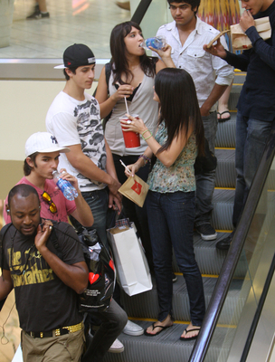 normal_selenafan06 - Shopping at a mall in Studio City