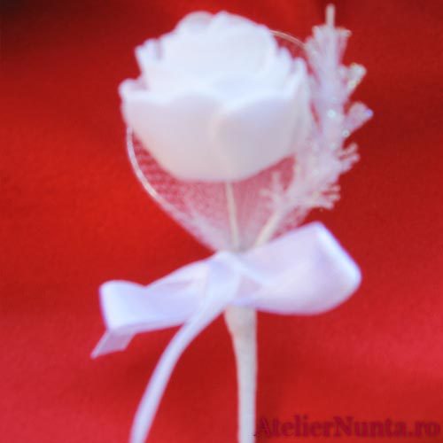 Cocarda trandafir alb fir bradut - trandafirul floarea sangelui si iubirii