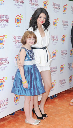 selena-gomez-are-o-noua-bff-joey-king-sora-ei-din-ramona-and-beezus-foto-video_1 - 0-Selena intrenata  de urgenta la spital-0