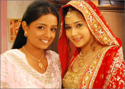 34177504_UKBWOLECH - xxSara Khan si Parul Chauhan-Sadhna si Raginixx