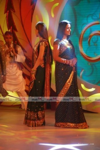 34256302_XHPORHAIJ - xxSara Khan si Parul Chauhan-Sadhna si Raginixx