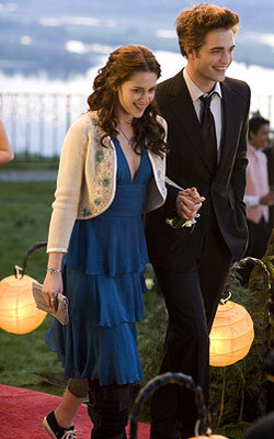 Twilight-Bella-prom-Edward_l - Twilight