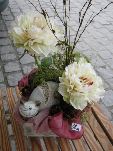 Mons - aranjament floral cu pisica - Belgia
