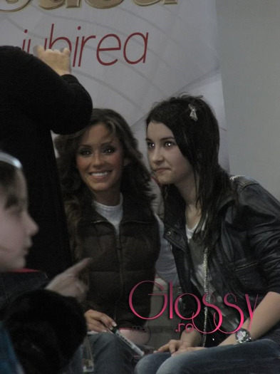 Anahi-Meet-and-greet-Bucharest-R-8