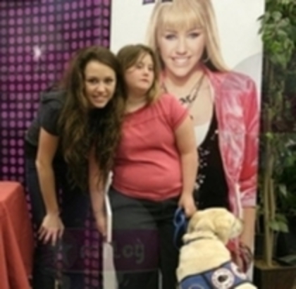  - 01 07 2007 Meet Miley Cyrus CD Singing - San Dieg
