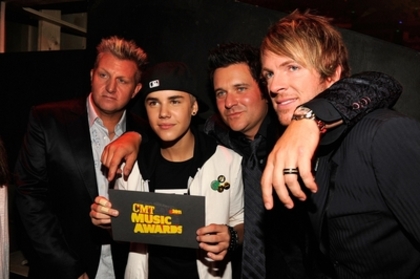  - 2011 - 2011 CMT Music Awards - Backstage June 8th