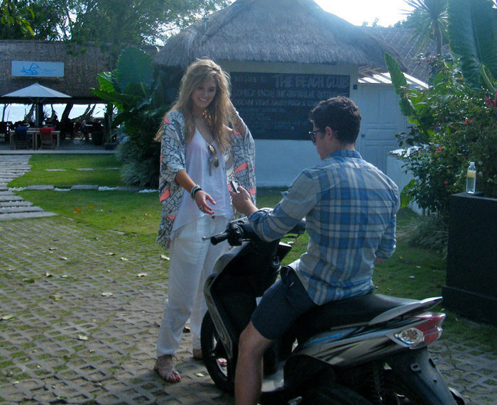 2011-nick-jonas-22740894-760-621 - A day in Paradise-Bali with DELTA
