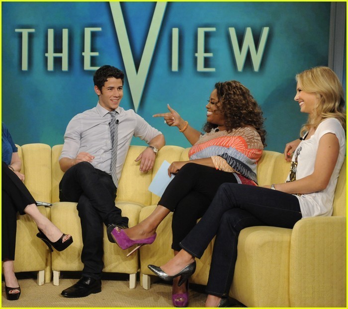 Nick-Jonas-The-View-From-New-York-nick-jonas-22770755-700-622 - ON THE SEVEN