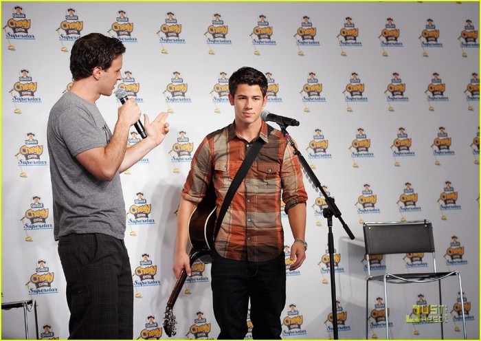 Nick-Jonas-Chewy-Superstar-Concert-nick-jonas-22713512-1222-866 - Chewy SuperStar Concert