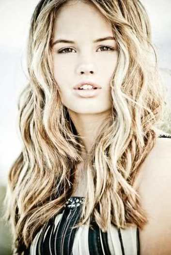 12 - coafurile lu Debby Ryan