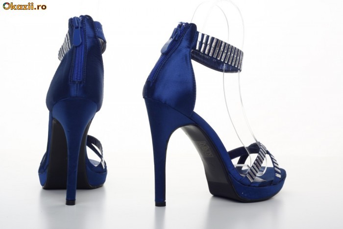 247551365-5616555-700_700