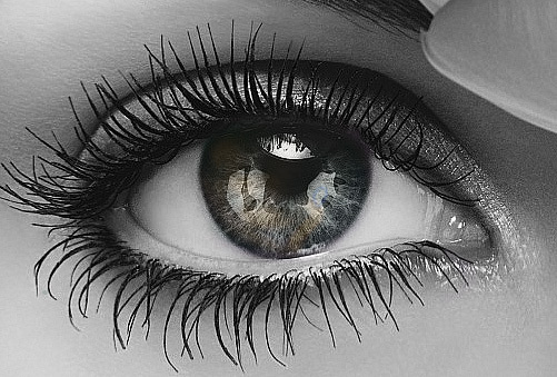 Black_White_and_color_eye_by_VampirePrincess156
