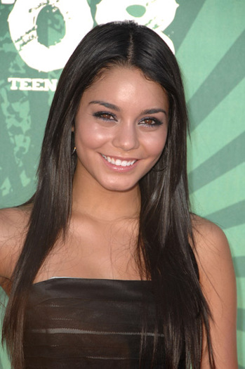 Vanessa Hudgens - VANESSA HUDGENS LA TEEN CHOICE AWARDS 2008