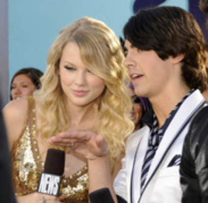 Taylor Swift si Joe Jonas - Concurs 14